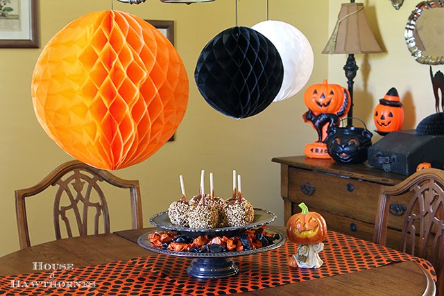 Vintage style Halloween party decor with blow molds and honeycombs