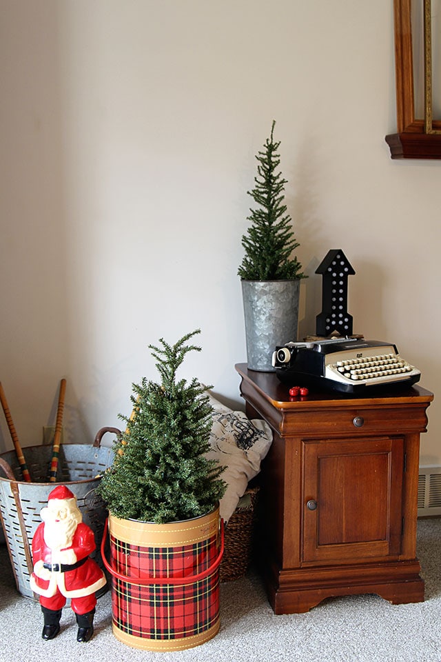 https://www.houseofhawthornes.com/wp-content/uploads/2014/12/Christmas-House-Tour-Holiday-Decorating-Ideas-3497.jpg
