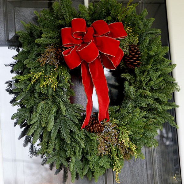 Traditional Christmas Porch Decor - House Of Hawthornes