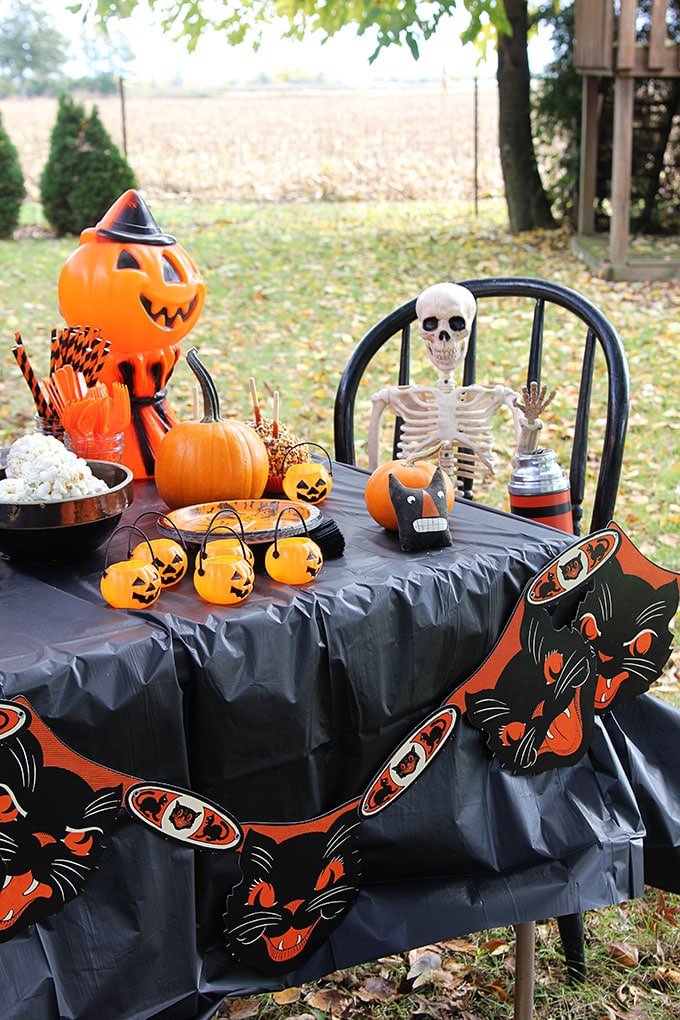 Vintage Halloween Party Ideas And Decor - House of Hawthornes