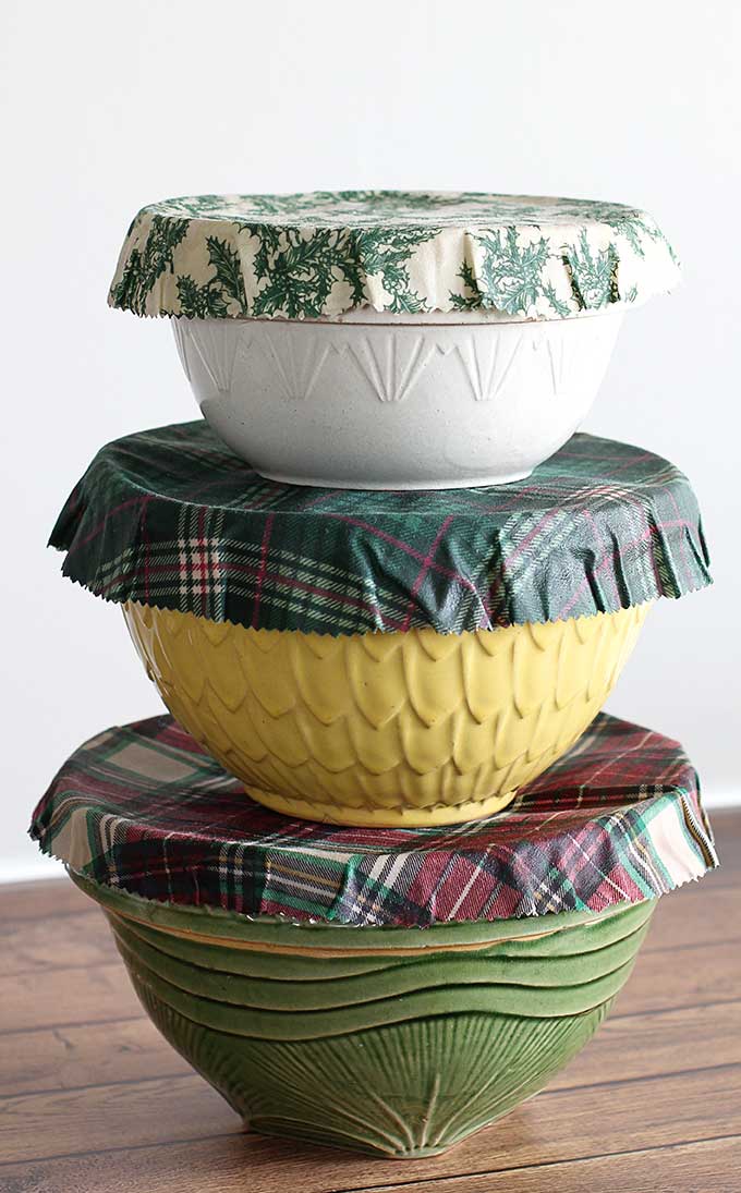 Reusable beeswax bowl covers for the holiday season. #christmas #ecofriendly #beeswaxwraps #foodstorage