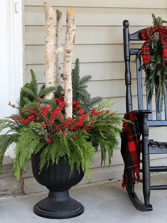 HOW TO MAKE OUTDOOR CHRISTMAS PLANTERS story - House of Hawthornes