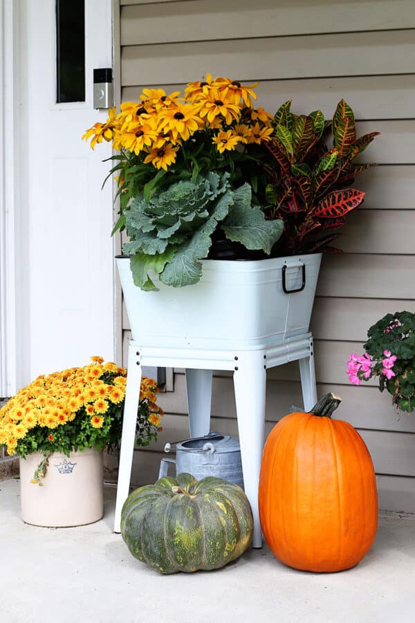 Bright And Cheerful Fall Porch Decor - House of Hawthornes